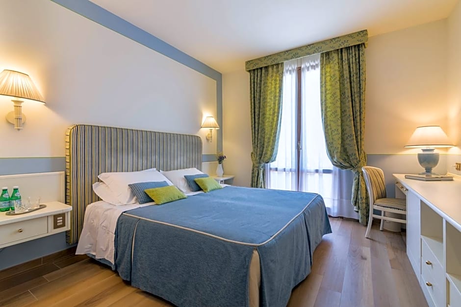 Relais Santa Chiara Hotel