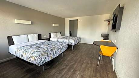 Deluxe Queen Room with Two Queen Beds - Non-Smoking