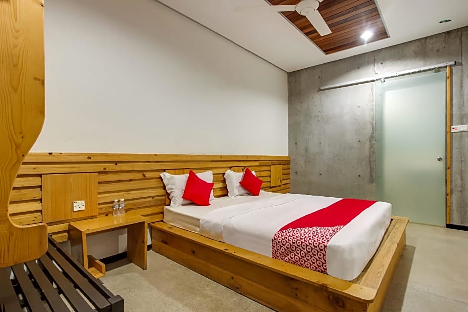 OYO 89454 Hotel Pavilion Inn