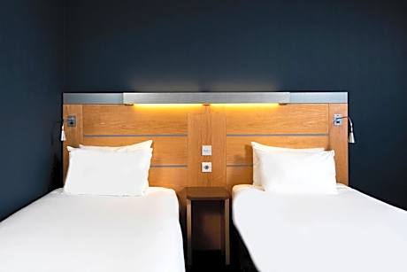Standard Twin Room with Free Hot Breakfast - Accessible
