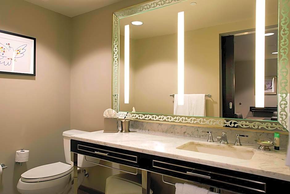 Ambassador Hotel Kansas City, Autograph Collection by Marriott