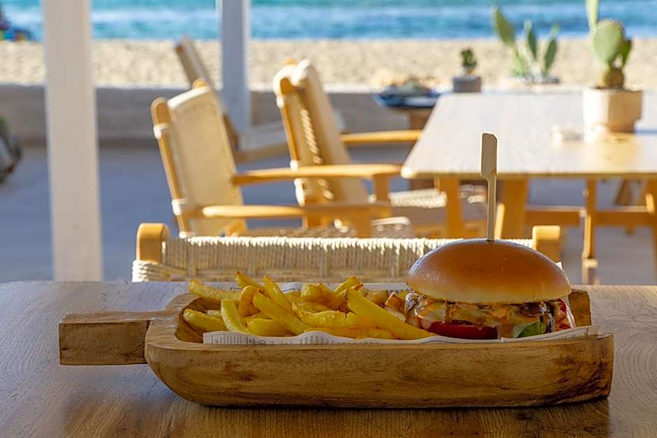 Silver Sun Studios & Apartments