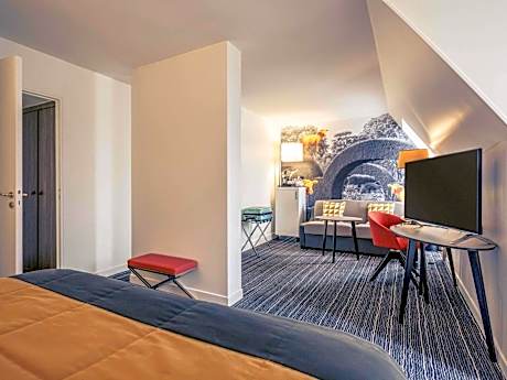 Junior Double Suite And Sofa