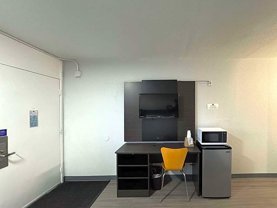 Motel 6-Janesville, WI