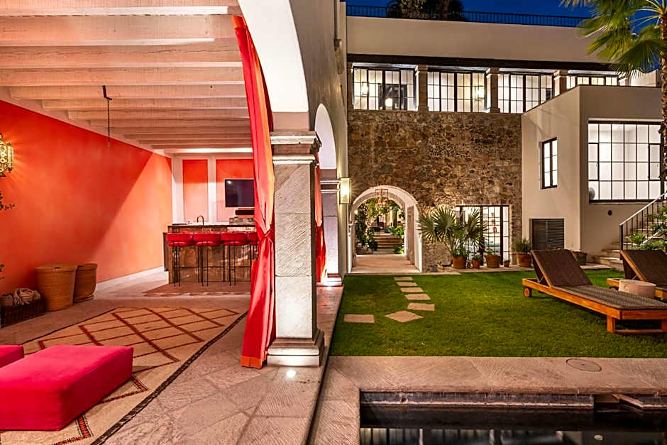 Villa Garita, 6BR Designer Villa with Heated Pool in Centro