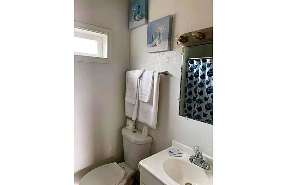 Royal Gateway Motel by OYO