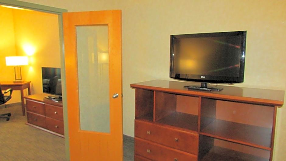 Days Inn & Suites by Wyndham Brooks