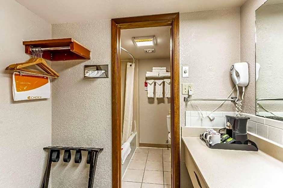 Econo Lodge Winfield