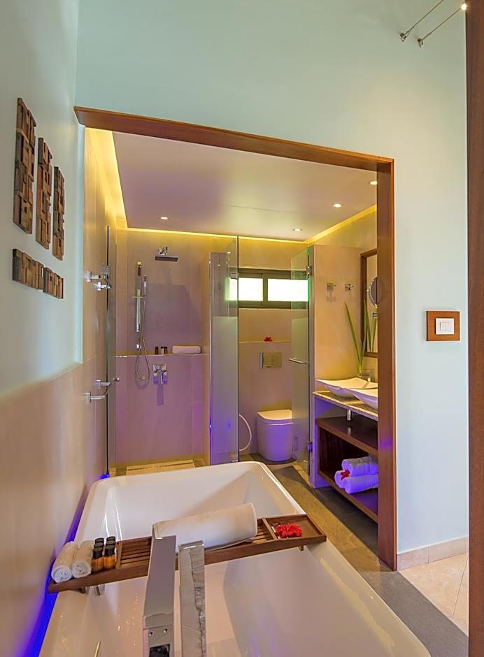 Coco de Mer and Black Parrot Suites
