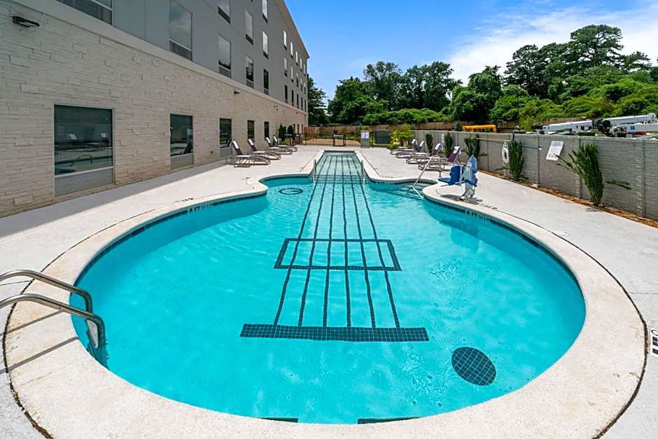 Holiday Inn Express & Suites Memphis Arpt Elvis Presley Blv By IHG