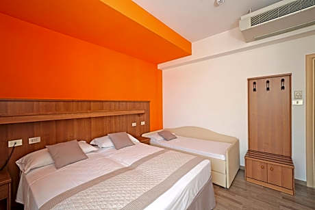 Family Room (2 Adults + 2 Children)