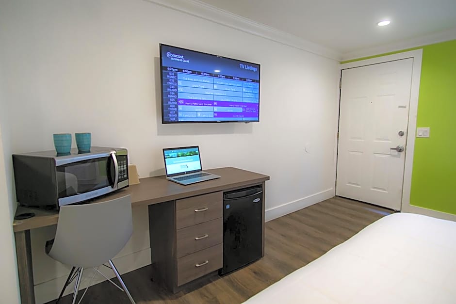 Spinnaker Inn of Naples