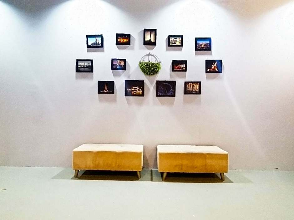OYO 89398 Doorbellz