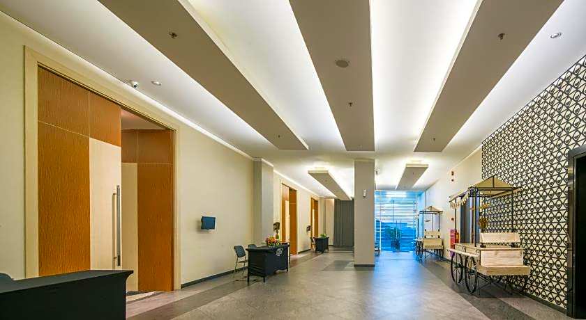 Luminor Hotel Jemursari By WH