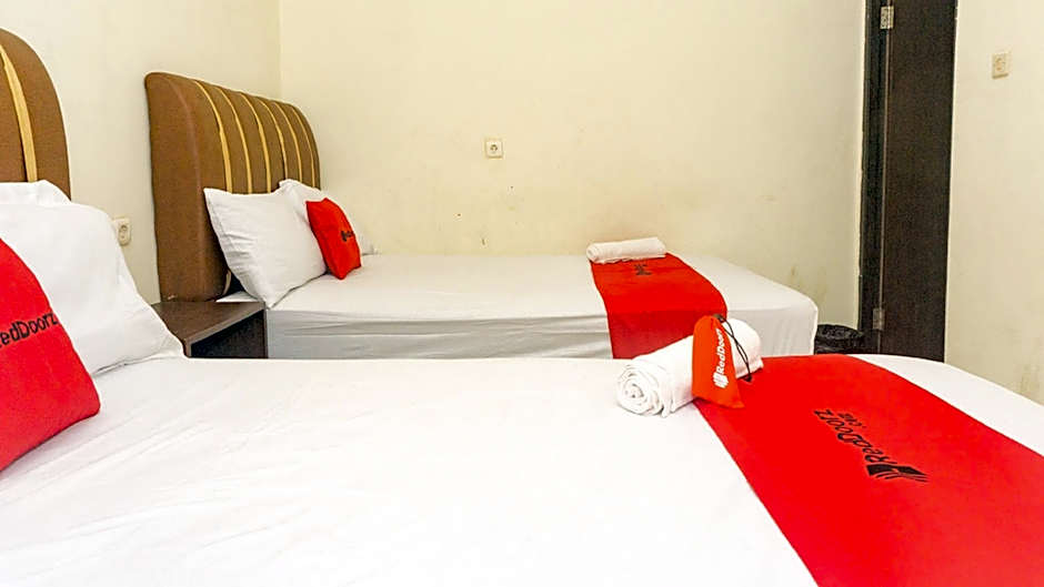 RedDoorz near Sentani Airport Jayapura