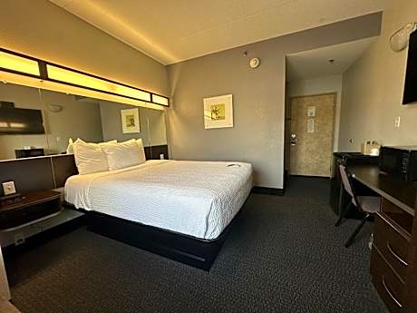 Queen Room - Non-Smoking