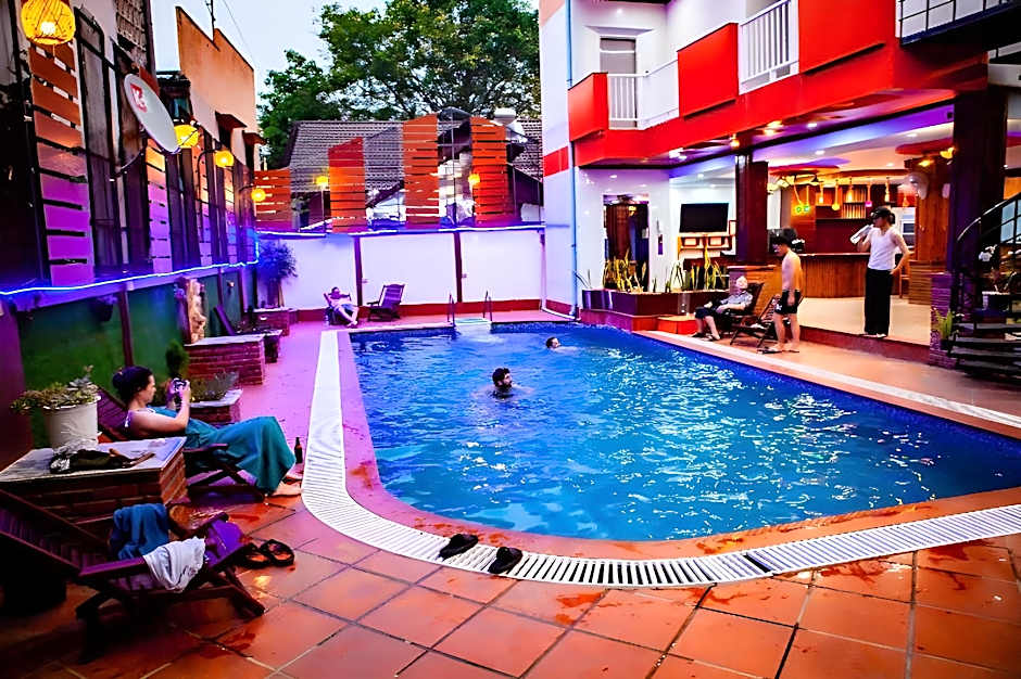 Ruby Riverside Hotel & Hostel