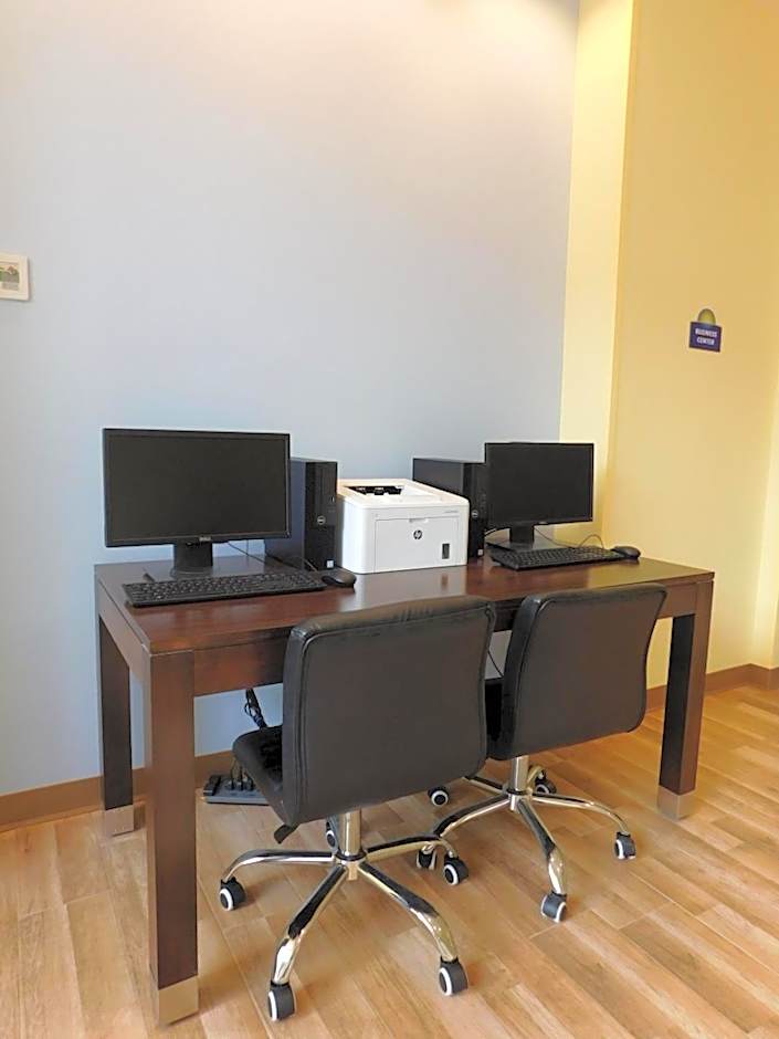 Days Inn & Suites by Wyndham Kearney NE