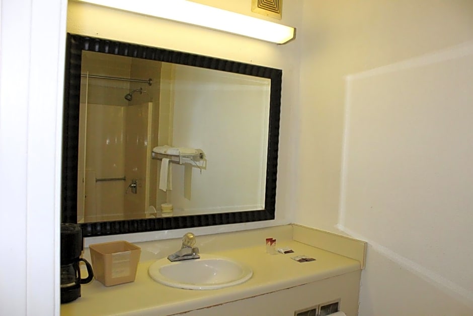 Rodeway Inn Roanoke Airport