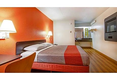 1 Queen Bed | Non-Smoking, Micfridge