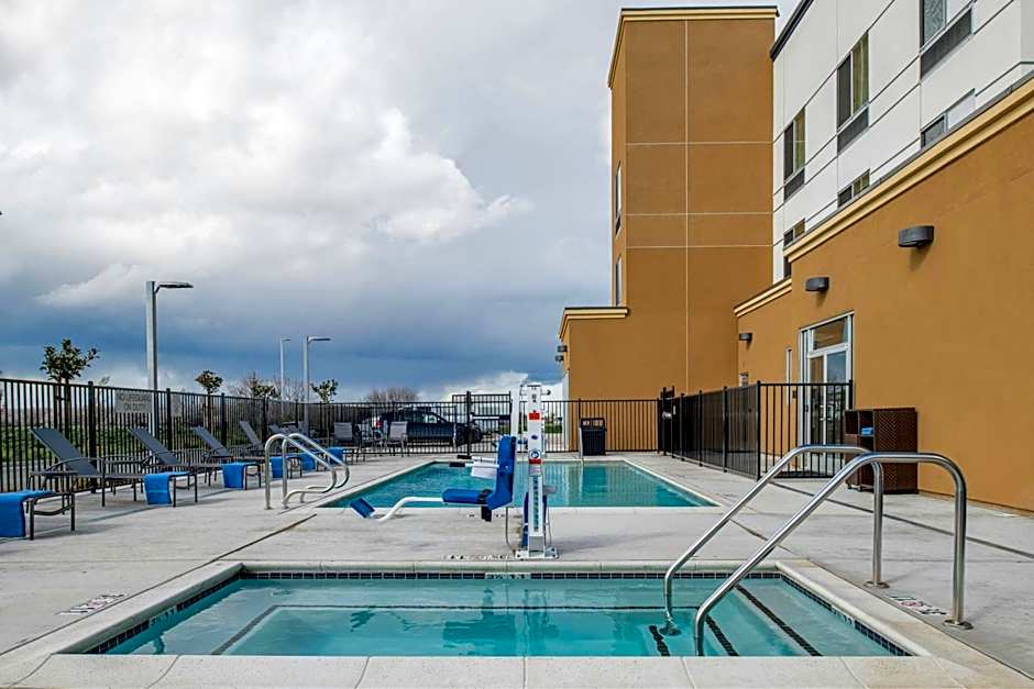 Fairfield by Marriott Inn & Suites Winters Davis