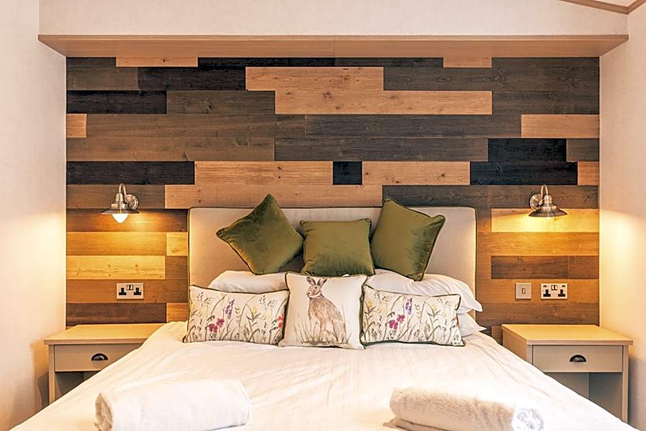 Hemingway Lodge with Hot Tub