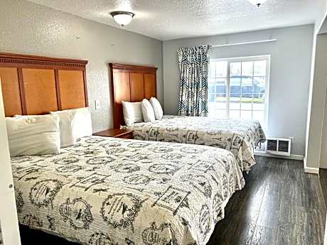 2 Queen Beds Suite with Kitchenette