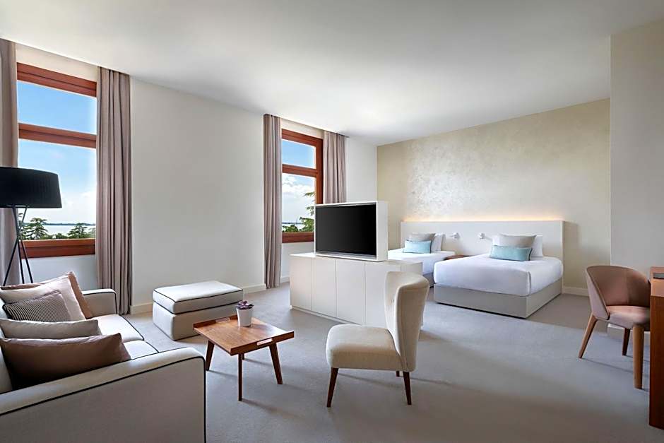 Photo 1 of 3 of Family Premium 2 Twin Beds