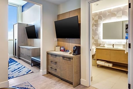 One-Bedroom King Suite