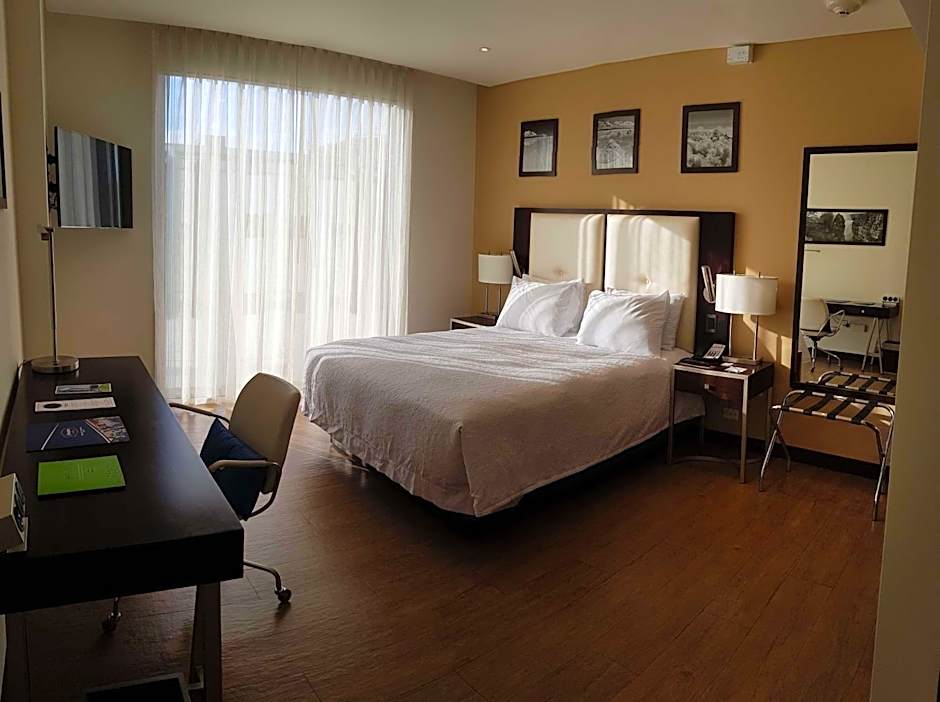 Hampton Inn By Hilton Santa Cruz Equipetrol