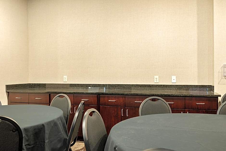 Cobblestone Hotel & Suites - Alpine