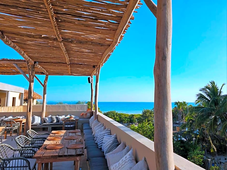 DOS MARES Barefoot Hotel