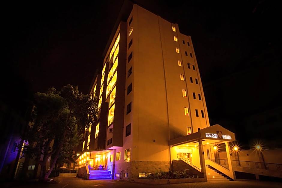 Bidwood Suite Hotel, Opposite Sarit Centre