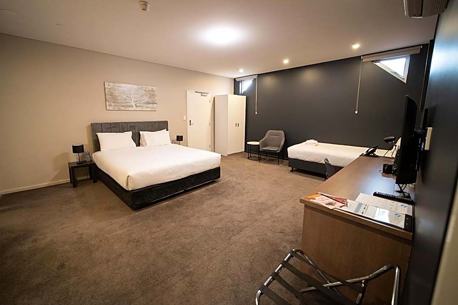 Sfera's Park Suites & Convention Centre