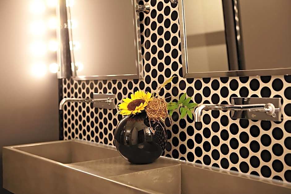 V-Hotel