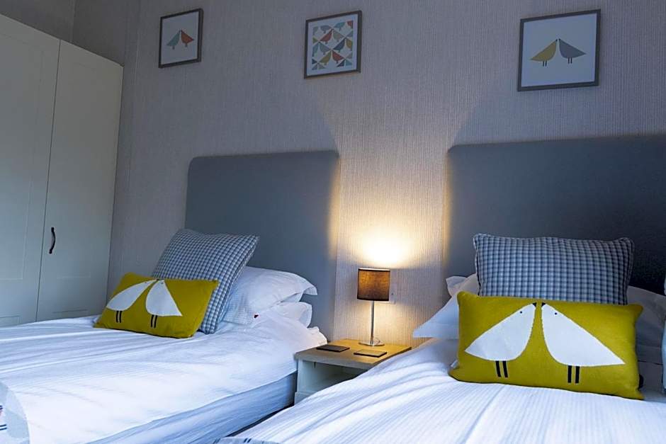 Hollicarrs - Long Lane Lodge