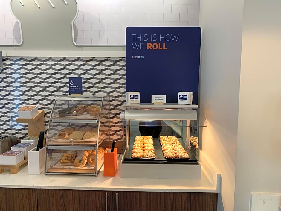 Holiday Inn Express & Suites Moore By IHG
