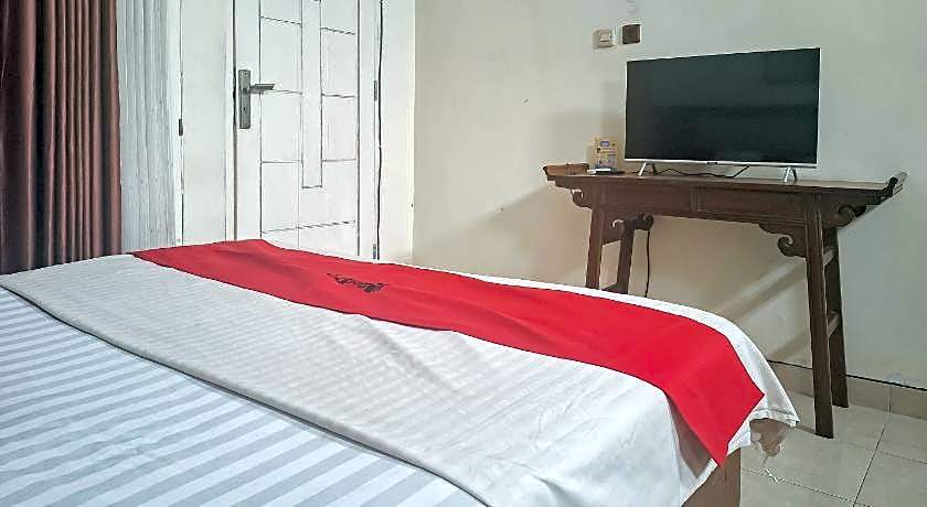 RedDoorz @ Hotel Arwana Safari Puncak