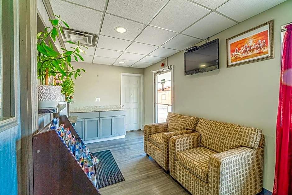 Deluxe Inn & Suites By OYO Miami OK