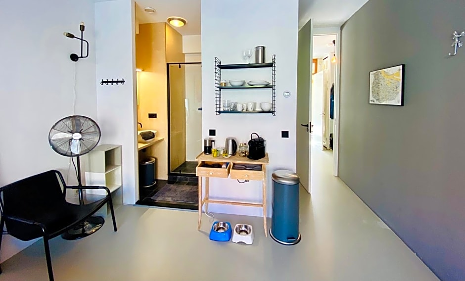 Private studio, patio garden and free car parking