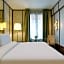Le Belgrand Hotel Paris Champs Elysees, Tapestry by Hilton