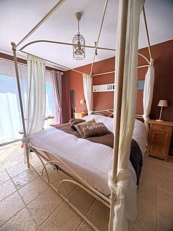 Queen Room with Spa Bath