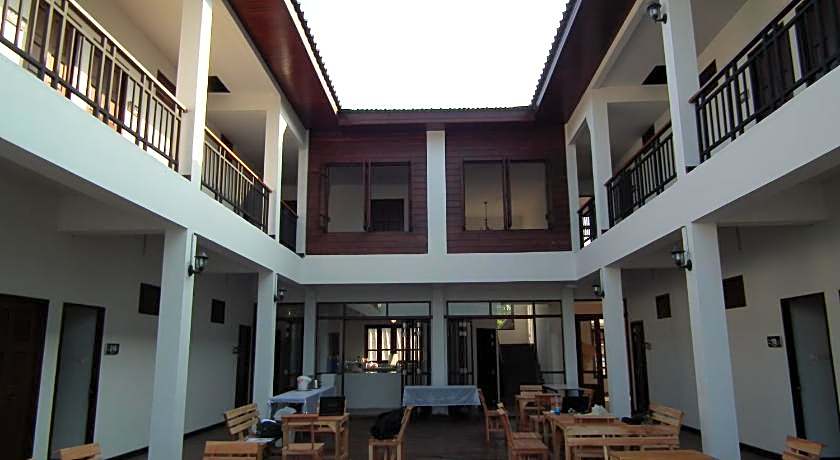 Norn Nab Dao Rimkhong Hotel