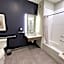 Best Western Plus Marquette Hotel & Suites