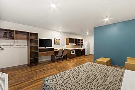 King Suite with Sofa bed - Disability Access/Non Smoking