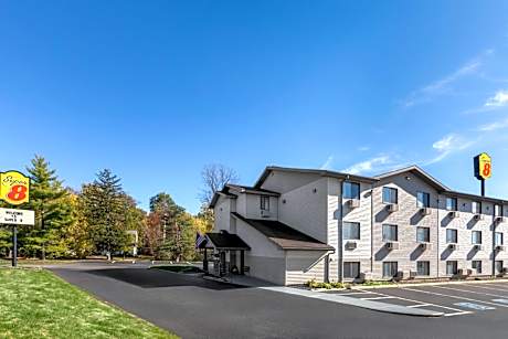 Super 8 by Wyndham Kent/Akron Area