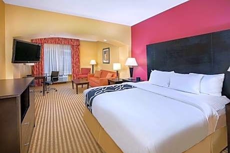 Executive King Room with Roll-In Shower - Mobility Accessible/Non-Smoking