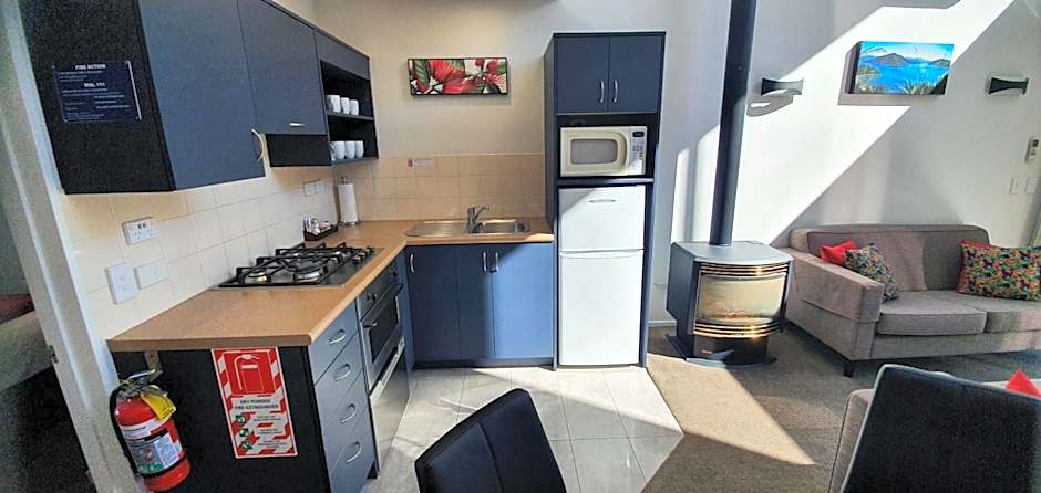 The Moorings Motel and Apartments