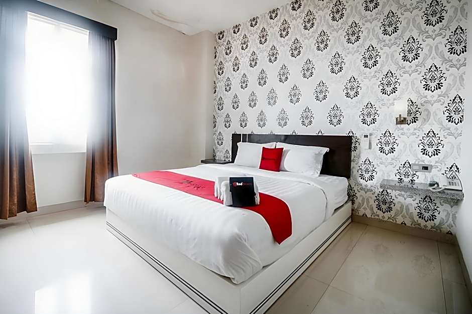 RedDoorz Plus near Universitas Negeri Makassar