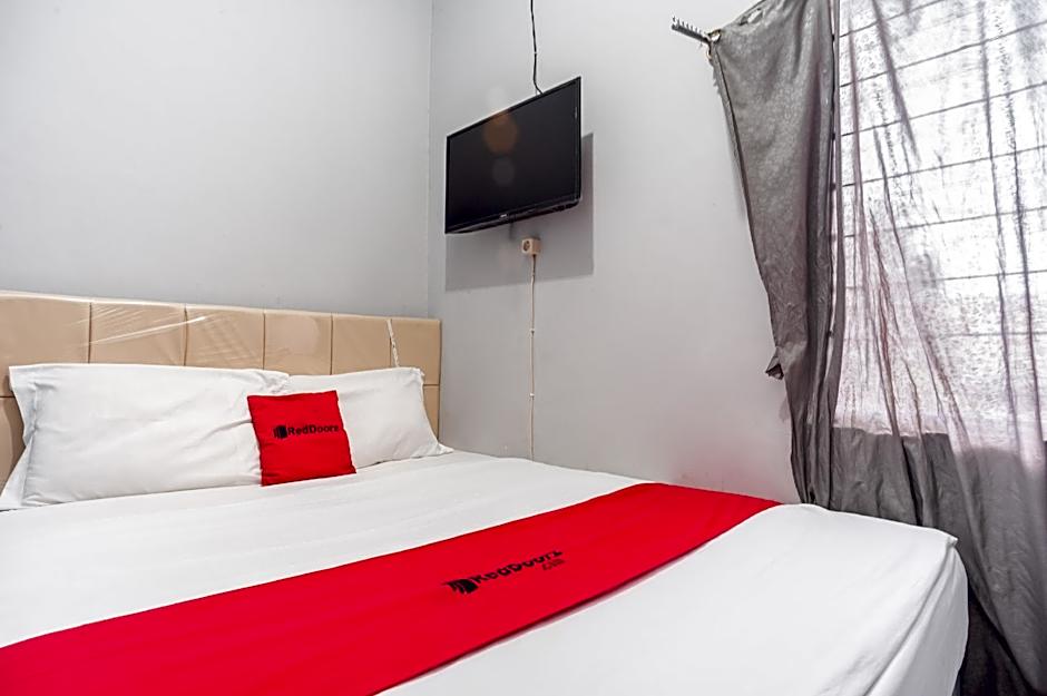 RedDoorz near Margonda Raya